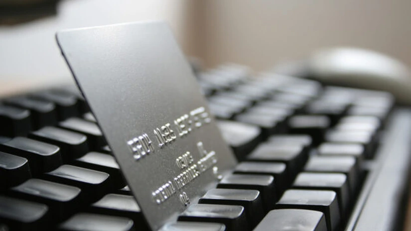 Românii au cumpărat online cu cardul de 220 milioane de euro în 2012