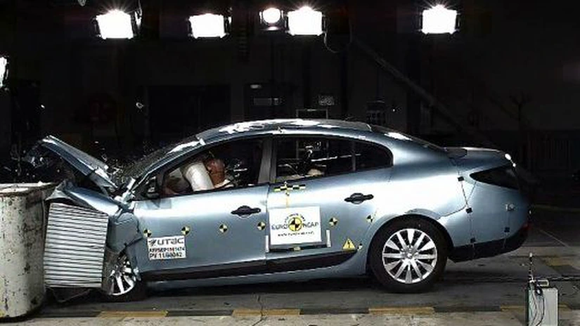 Succesul Dacia loveşte dur în imaginea Renault. Maşina ieftină nu e totul