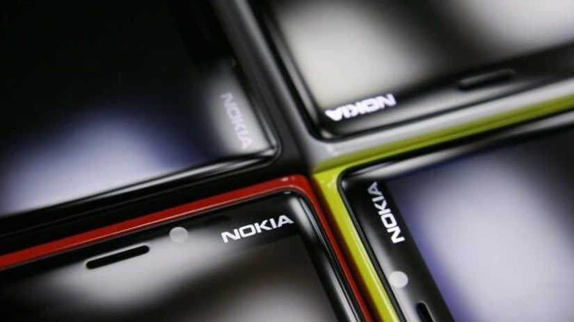 A apărut prima imagine spion cu Lumia 928. Cum arată cel mai nou telefon Nokia FOTO