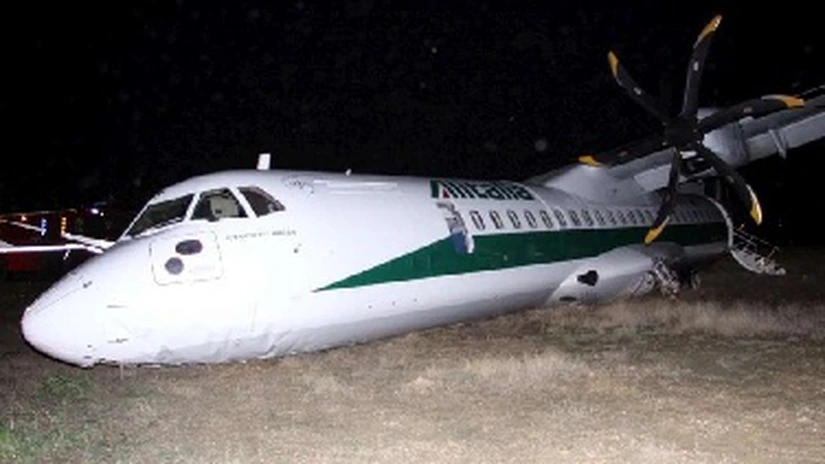 INCIDENT AVIATIC la Roma: 3 persoane rănite, după ce un avion Carpatair a ratat aterizarea VIDEO