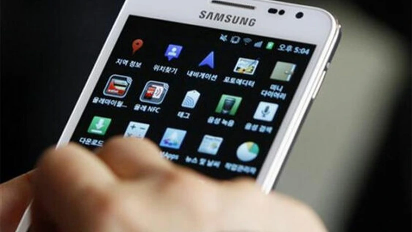 Visa colaborează cu Samsung pentru o aplicaţie de plăţi prin telefonul mobil