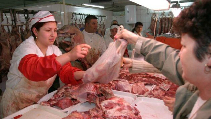 Ciobanii vând carnea de miel cu 22-25 de lei/kilogram. Cererea externă ar putea majora preţurile de Paşte