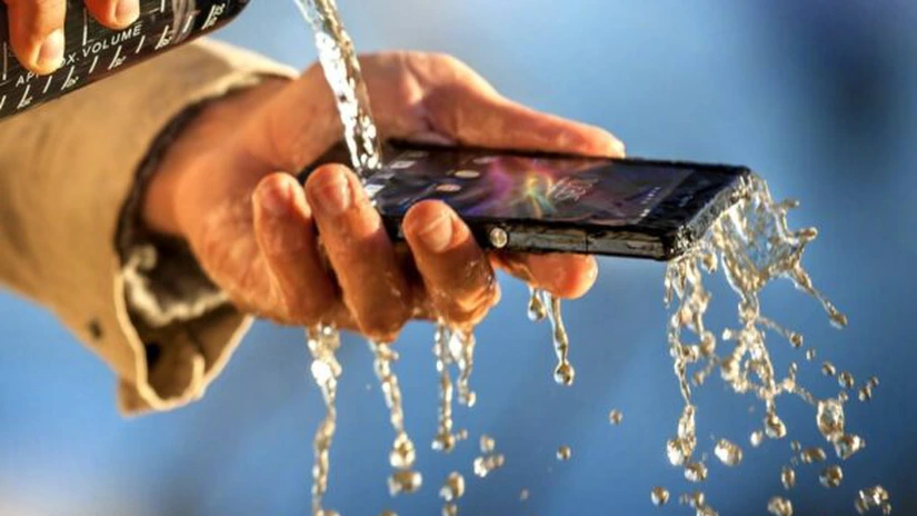 Orange introduce în ofertă Xperia Z, smartphone-ul rezistent la apă