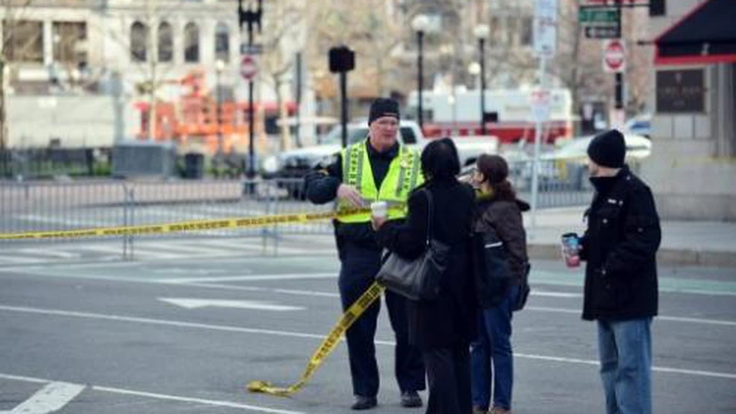 Transportul public oprit în regiunea Boston, în timp ce poliţia urmăreşte al doilea suspect