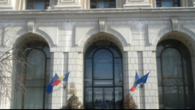 Deputaţii extind termenul până la care primăriile se pot împrumuta de la MF pentru plata arieratelor
