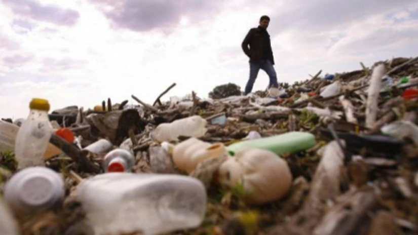 Parlamentul a amânat pentru 2017 aplicarea unei taxe pentru deşeurile depozitate la gropile de gunoi