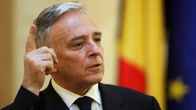 Isărescu a chemat la BNR conducerea ASF, bancheri, oameni de afaceri, pentru a discuta despre criză