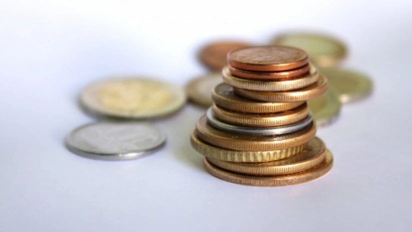Cursul a coborât spre 4,4 lei/euro la finalul sesiunii