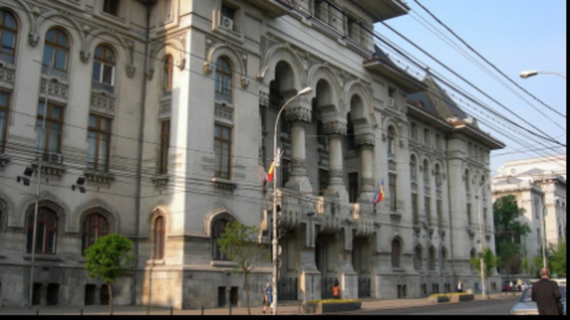 ONG-uri, despre bugetul Capitalei: Străzi reparate cu 200.000 de euro pe km şi bani puţini la pasaje