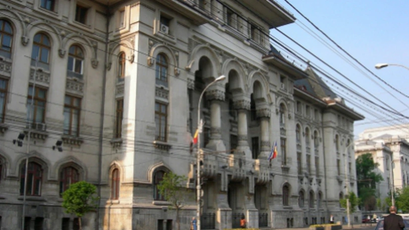 PMB: Peste 20 de artere din Capitală, măturate şi spălate în acest weekend