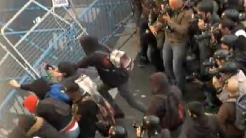 Spania: Proteste la Madrid, încheiate cu confruntări violente între manifestanţi şi poliţie