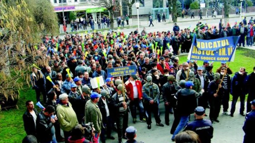 Un număr de 25 de salariaţi de la Uzinele Sodice Govora au intrat în greva foamei