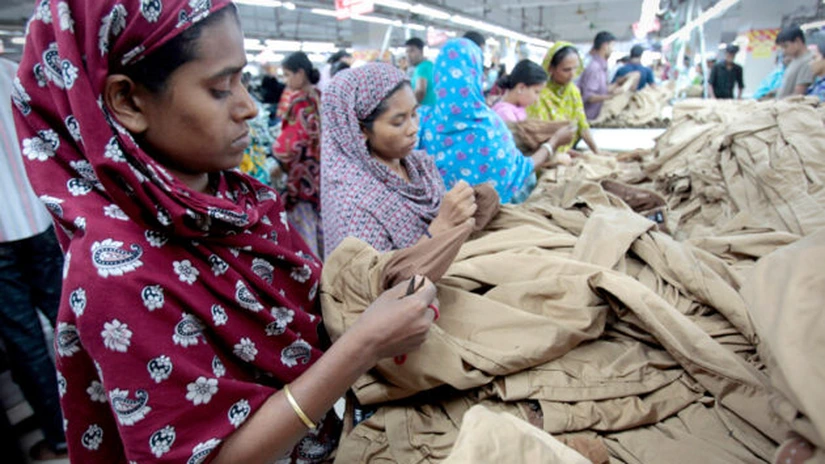 Manifestaţii ale muncitorilor în Bangladesh: Mii de oameni cer măriri salariale