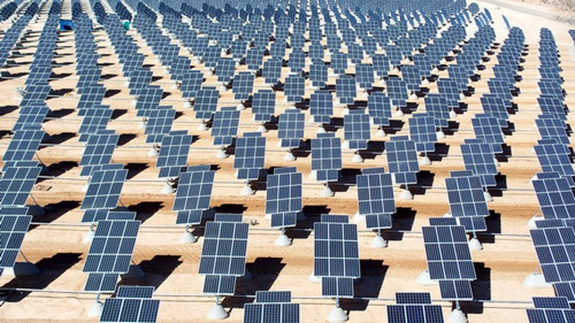 Comisia Europeană anunţă impunerea de taxe pe importurile de panouri solare din China
