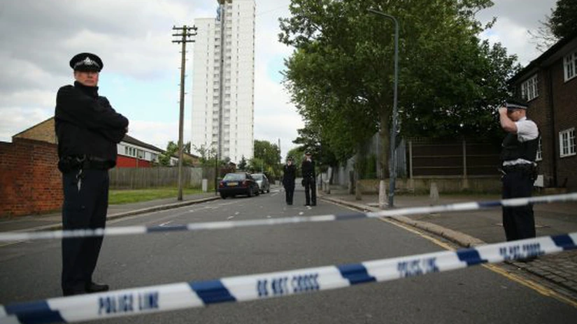 Atac în Londra: Un individ a intrat cu maşina într-un grup de pietoni. Cel puţin cinci oameni au fost răniţi