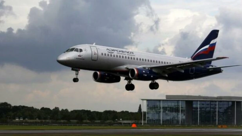 Avionul la bordul căruia se află Edward Snowden a aterizat la Moscova