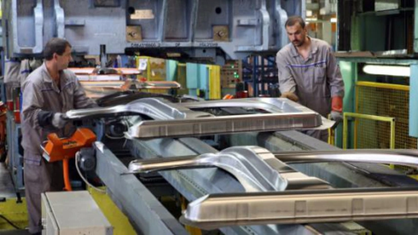 Deficitul comercial a scăzut în primele patru luni la 1,67 miliarde euro