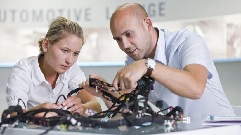 Draxlmaier dă afară 300 de oameni la Piteşti, după ce a anunţat că angajează 1.500 la Codlea