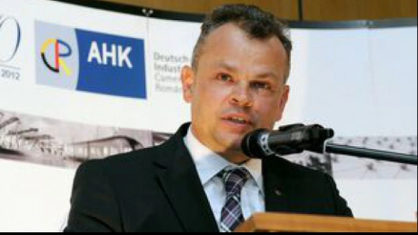 Merica: Un foc de tabără ar alunga problemele societăţii româneşti, ca birocraţia şi corupţia