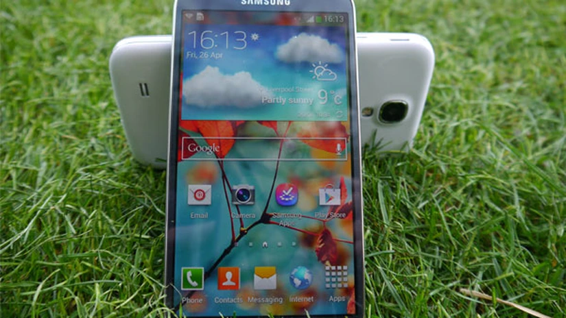 Probleme pentru Galaxy S4. Samsung reduce producţia cu 50%