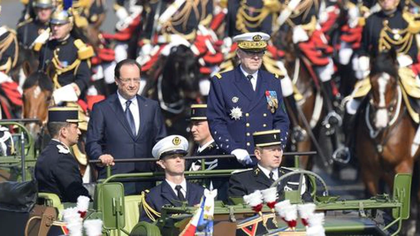 Francois Hollande a dat startul paradei militare de Ziua Franţei