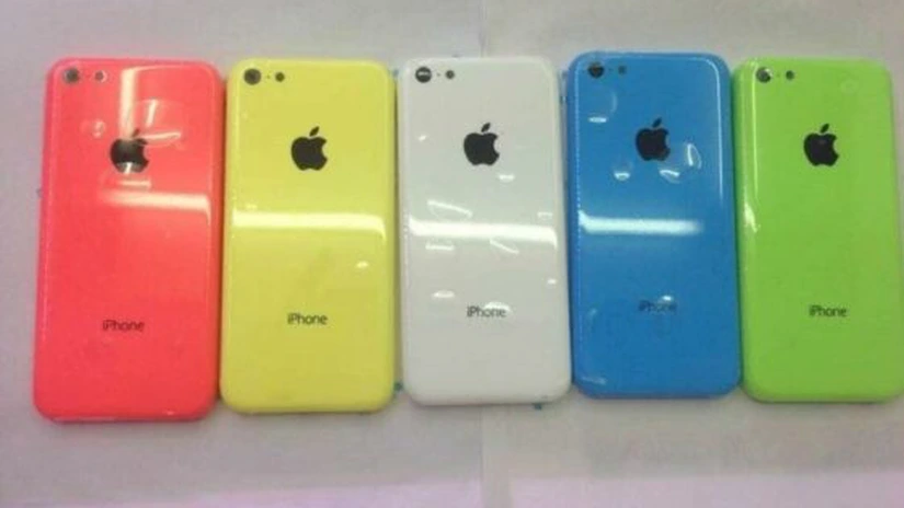 iPhone Lite vine în carcase multicolore
