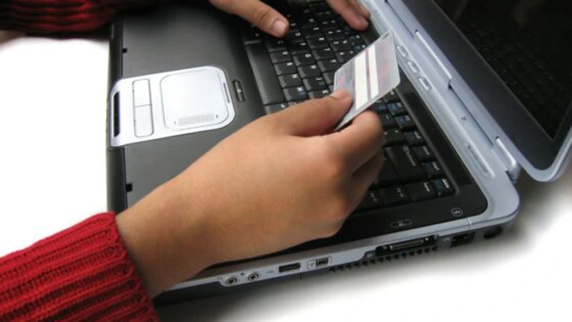 Unul din patru români cumpără online