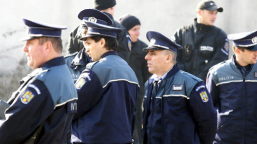 Poliţiştii români care lucrează alături de colegii englezi, remarcaţi de presa din Marea Britanie