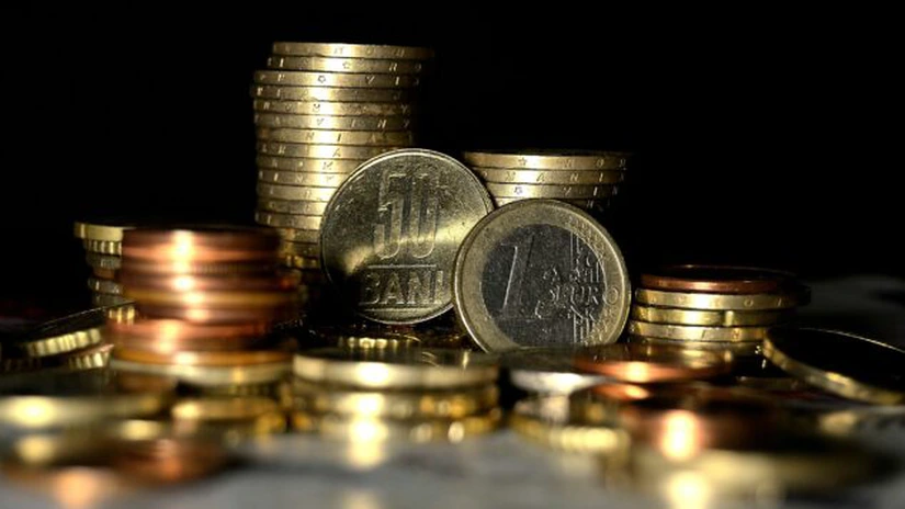 Cursul a scăzut sub 4,47 lei/euro în prima oră a şedinţei interbancare