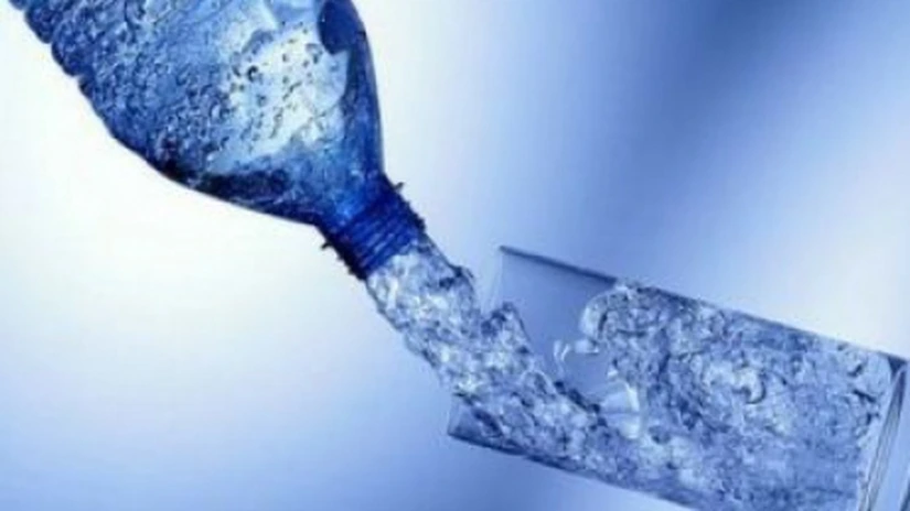Străinii au băut peste 37.303 tone de apă minerală românească, în primele patru luni din 2013