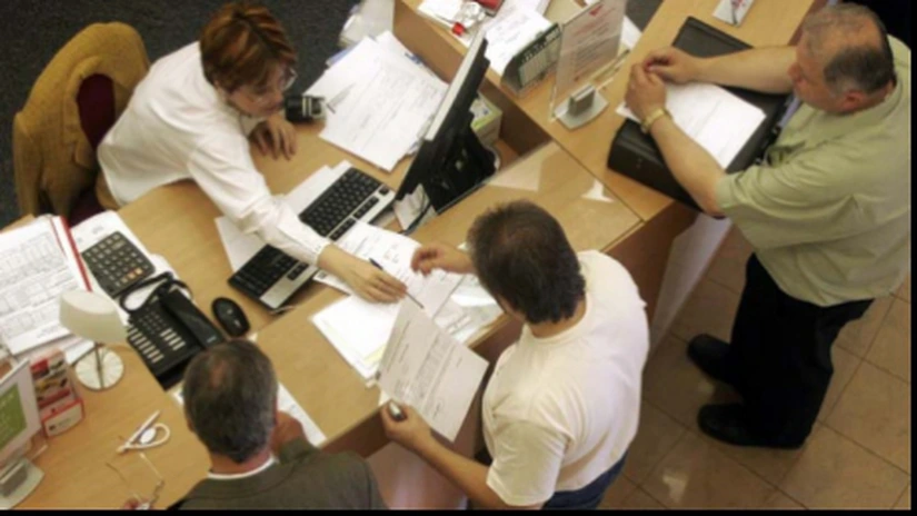 Funcţionarii restructuraţi nu mai primesc obligatoriu post