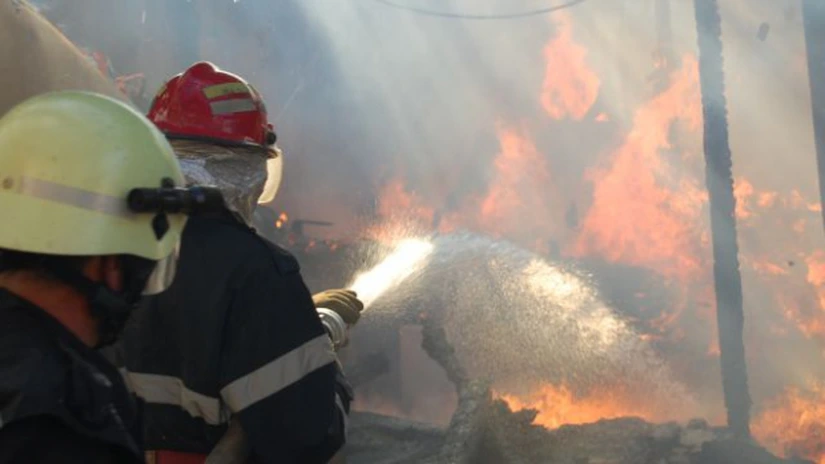 Incendiu la o fabrică de vopsea din Slatina