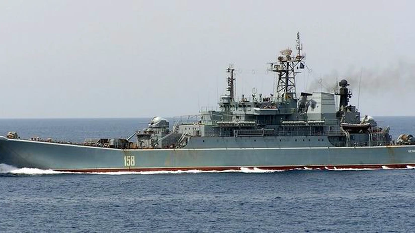 Flota rusă din Marea Neagră dezminte că militarii săi ocupă aeroportul din Crimeea