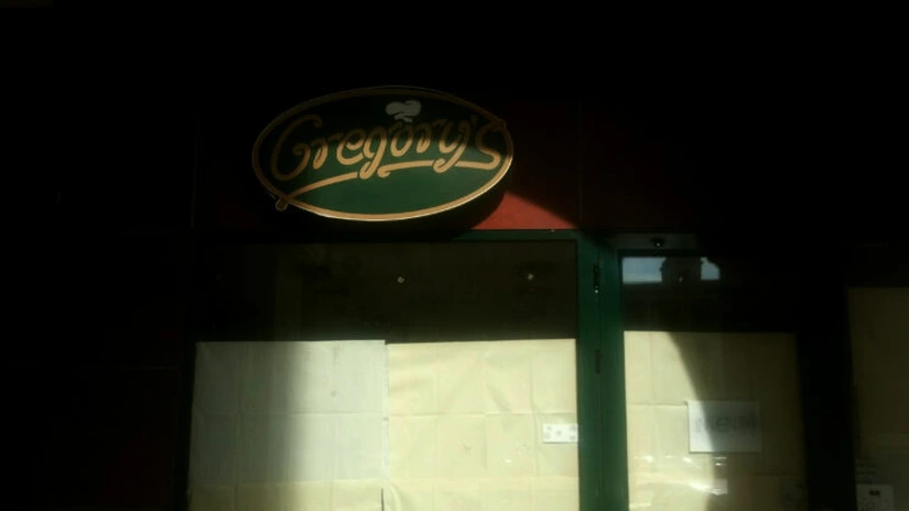 Lanţul Gregory's se mai ţine în trei restaurante. Dar grecii au planuri în România