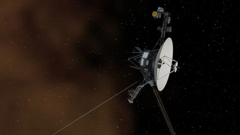 Oamenii de ştiinţă confirmă că sonda Voyager 1 a părăsit sistemul nostru solar