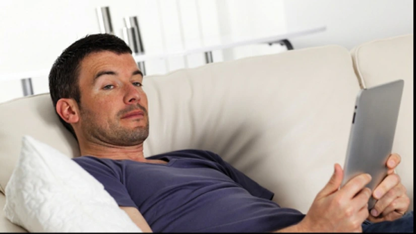 Canada: Telefoanele inteligente şi tabletele înlocuiesc televiziunea clasică