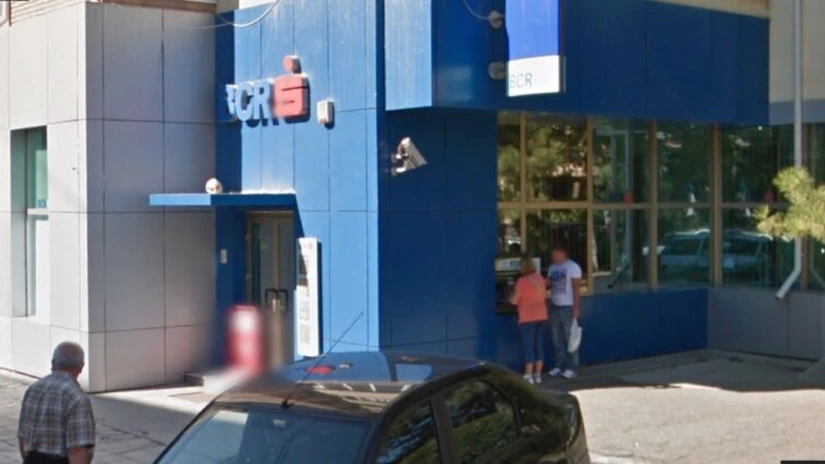 Protecţia Consumatorului somează BCR să scadă la 2% dobânda unui client. Ameninţă cu închiderea unei agenţii