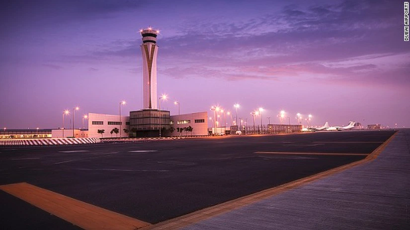 Aeroportul din Dubai a suspendat pentru scurt timp zborurile din cauza prezenţei unei drone