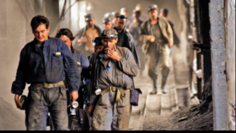 Protest la Roşia Montană: Cei 33 de mineri blocaţi în subteran în septembrie, din nou în mină