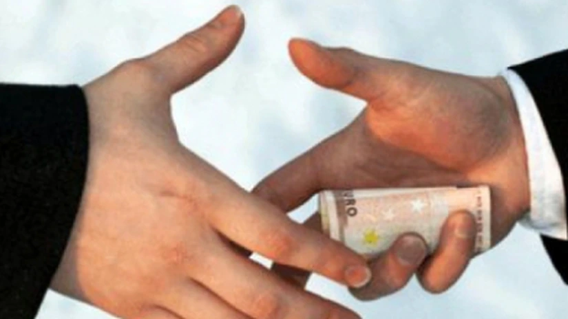 Profesor american: Temerile privind corupţia şi lipsa transparenţei încetinesc dezvoltarea României