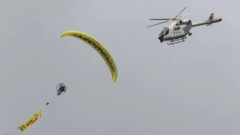 Cel puțin zece morţi în urma prăbușirii unui avion de parașutiști în Belgia