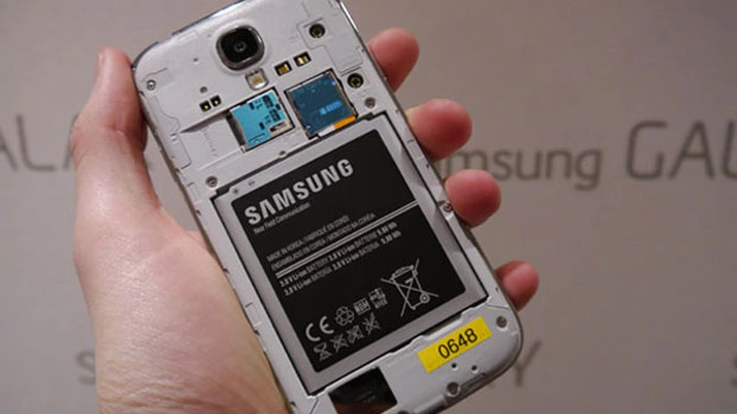 Samsung România va înlocui gratuit bateriile cu probleme de pe Galaxy S4