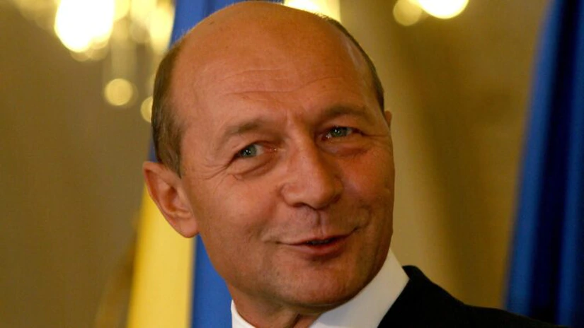 Băsescu semnează decretele prin care Gabriel Oprea preia interimar conducerea MAI