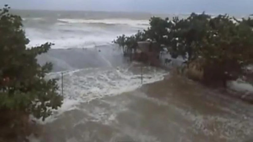 Bilanţul taifunului din Filipine ar putea ajunge la 10.000 de morţi