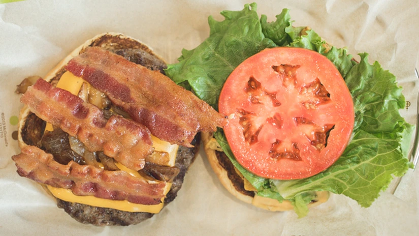 McDonald's testează conceptul „Fă-ţi singur burgerul