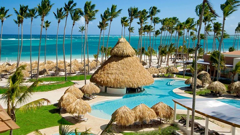 Peste 10.000 de români îşi vor petrece sărbătorile de iarnă în zone exotice, la preţuri de 1.500-3.500 de euro - analiză