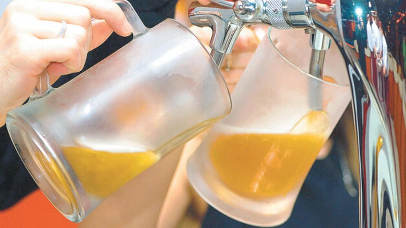 Românii, pe locul şase în Europa la consumul de bere. Piaţa a scăzut cu 8% anul trecut
