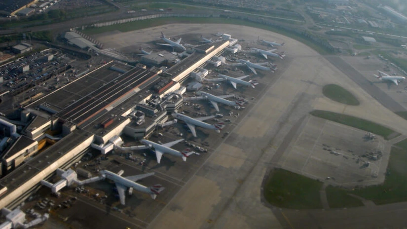 Aeroportul Heathrow a suspendat zborurile timp de o oră din cauza unei drone