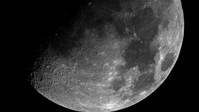 China şi-a trimis spre Lună prima sondă spaţială