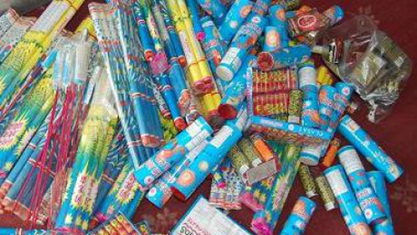 Peste 800.000 de obiecte pirotehnice interzise, confiscate de poliţiştii bucureşteni în decembrie
